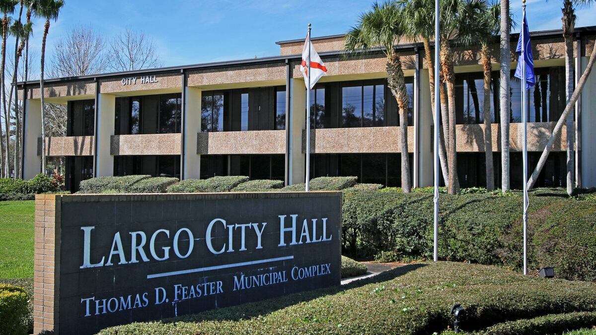 Largo Rd Metro Sign Largo may back off sign deadline