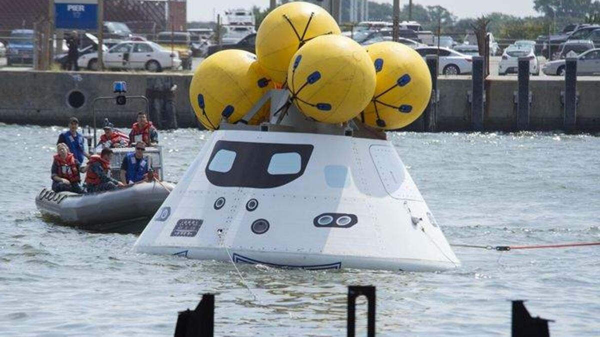 Capsule Rescue Operation NASA, Navy practice space-capsule recovery