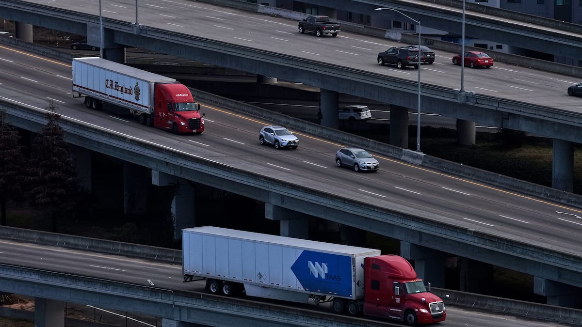All truckers, bus drivers must now take commercial driver’s tests in ...