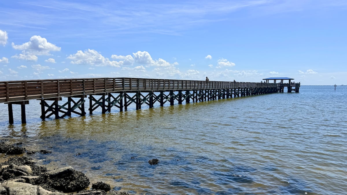 Zwei Jahre nach den Hurrikanen wird der Safety Harbor Pier unter großem ...