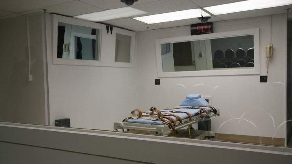Florida used expired execution drugs, lower doses, lawsuit claims